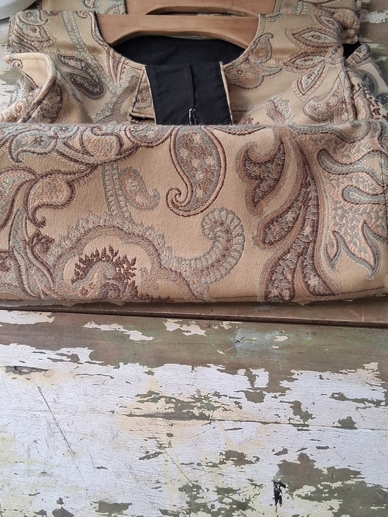 Paisley Jacquard Tote with Wooden Handles - Picture 8 of 11